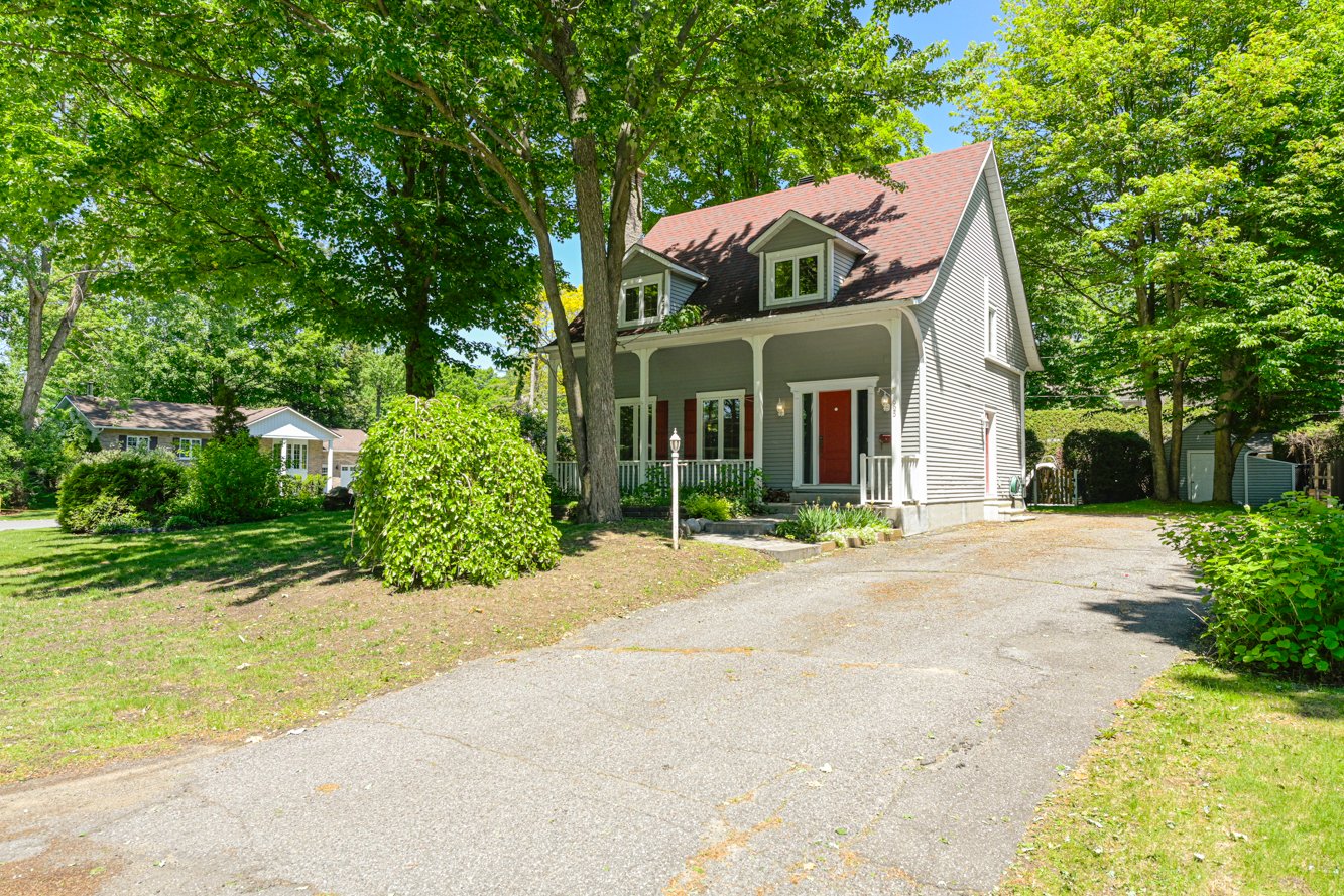 Maison à étages à vendre à Mont-Saint-Hilaire